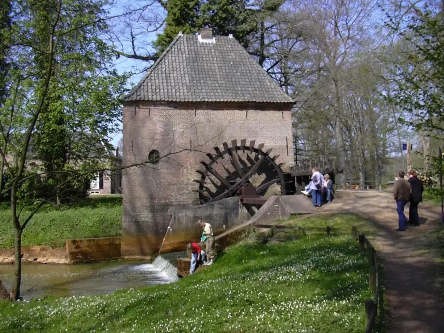 B&B Warnstee