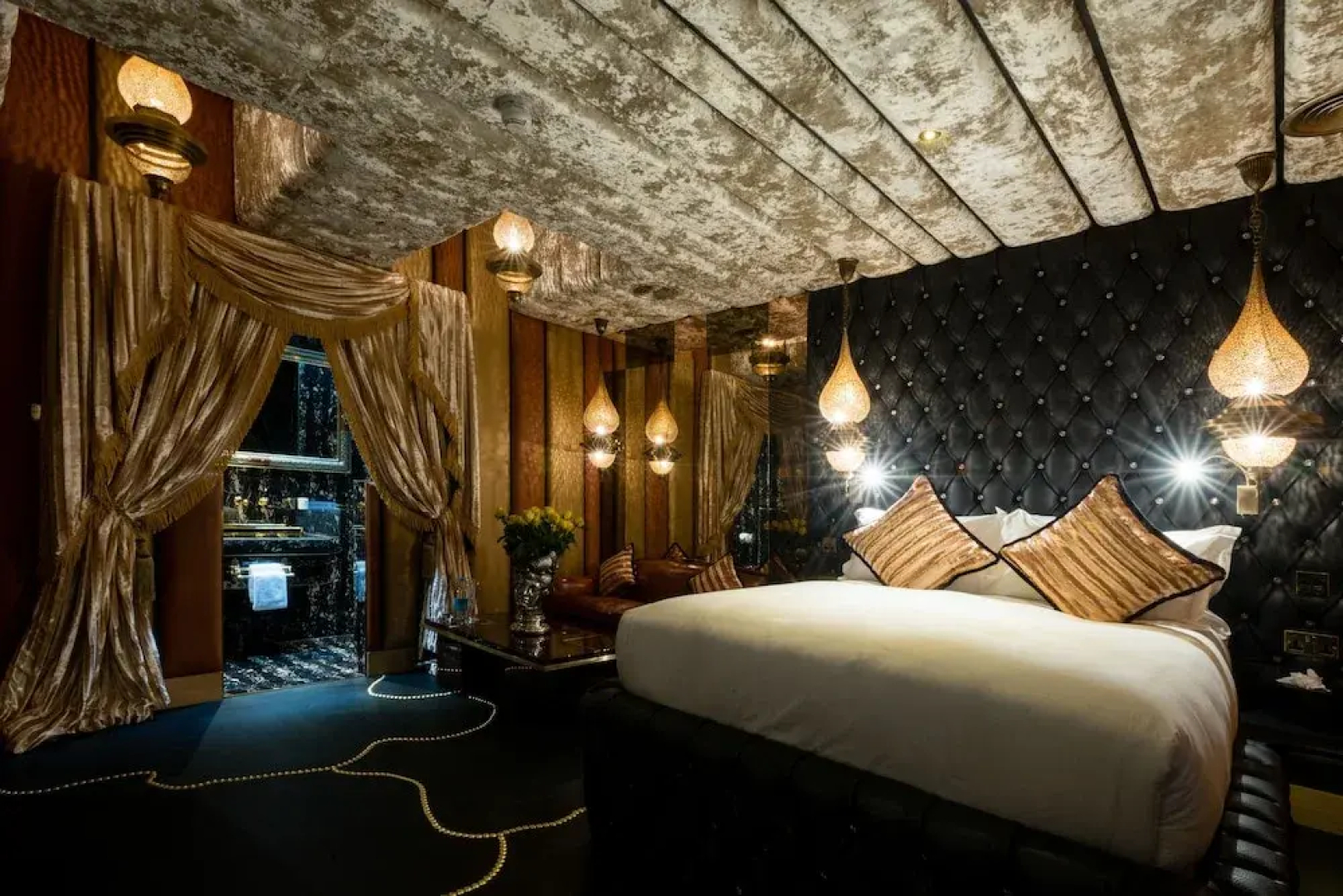 Crazy Bear Hotel-Beaconsfield