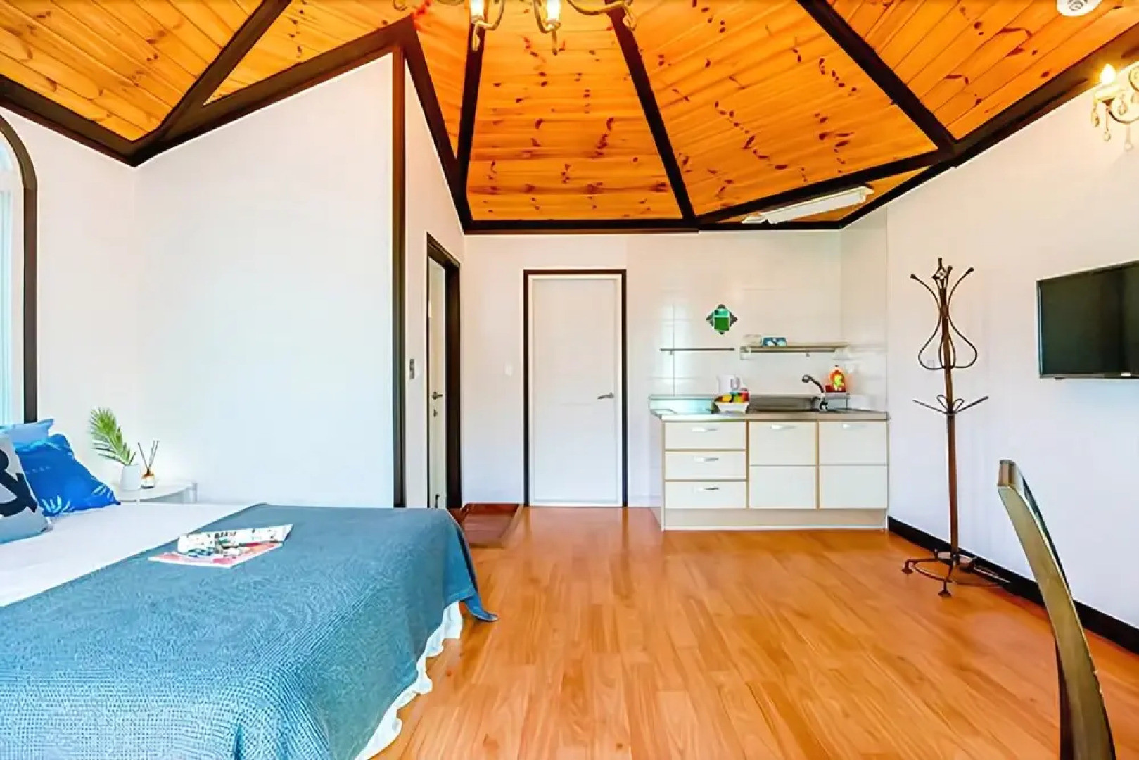 Anmyeondo Mintne Pension