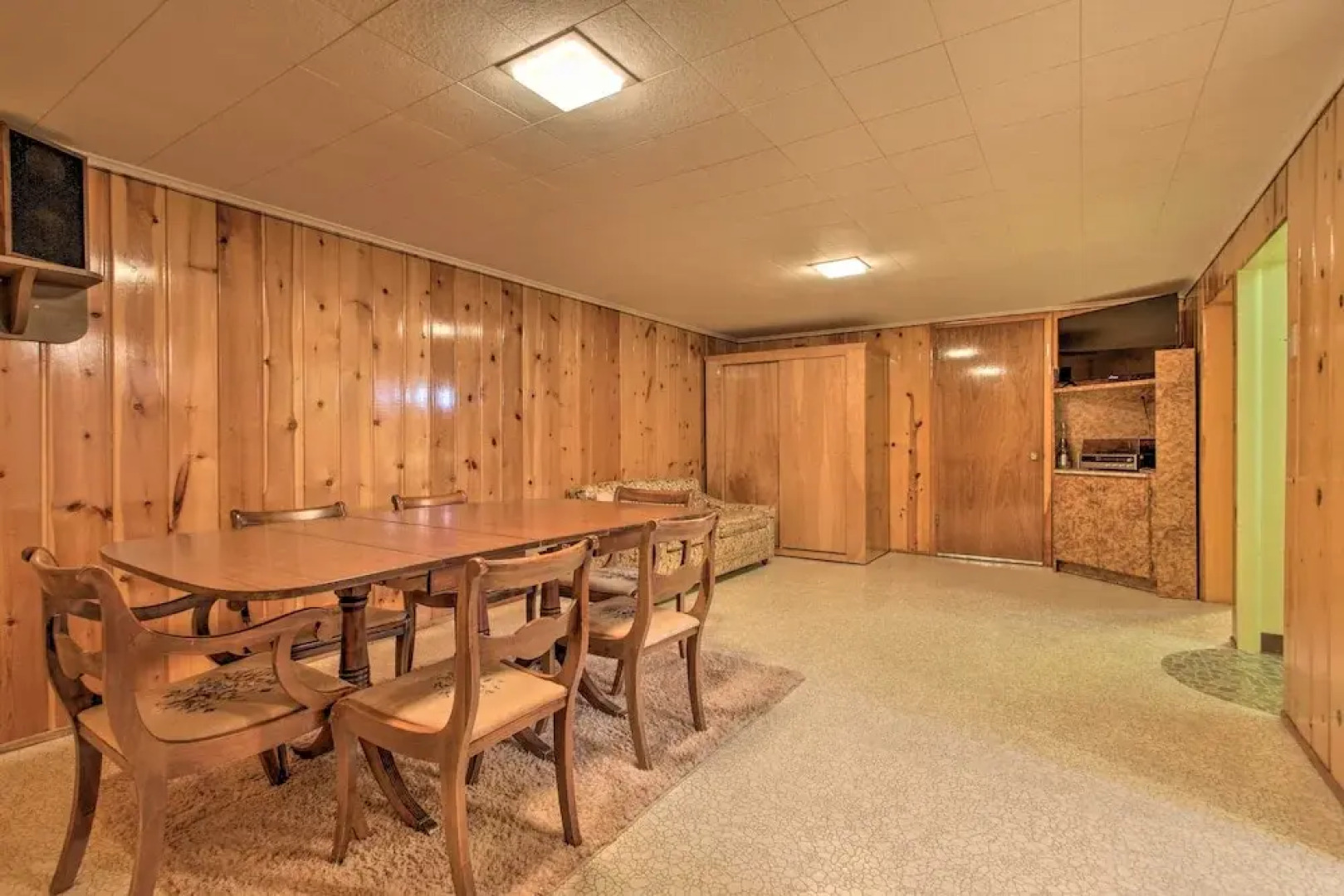 Nostalgic & Retro Anaconda Home, Walk to Town