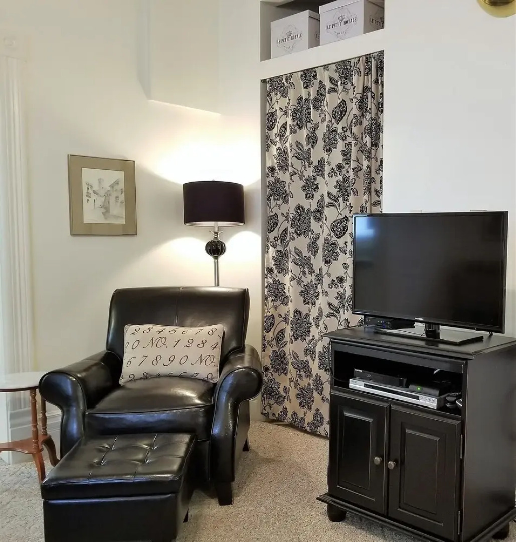 Lettered Streets Vintage Suite - Studio Apartment