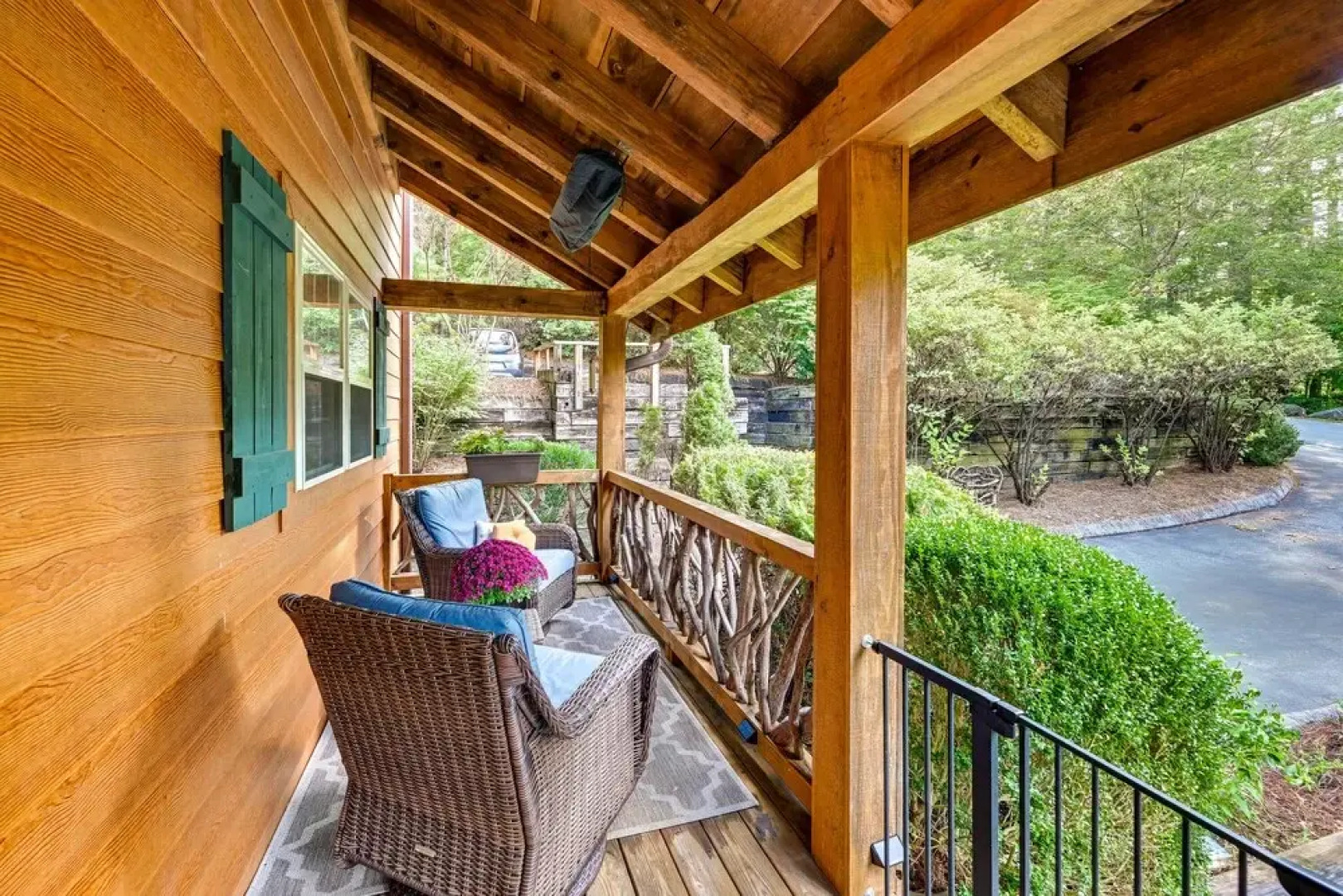 Sapphire Retreat Near Lakes, Trails & Waterfalls!