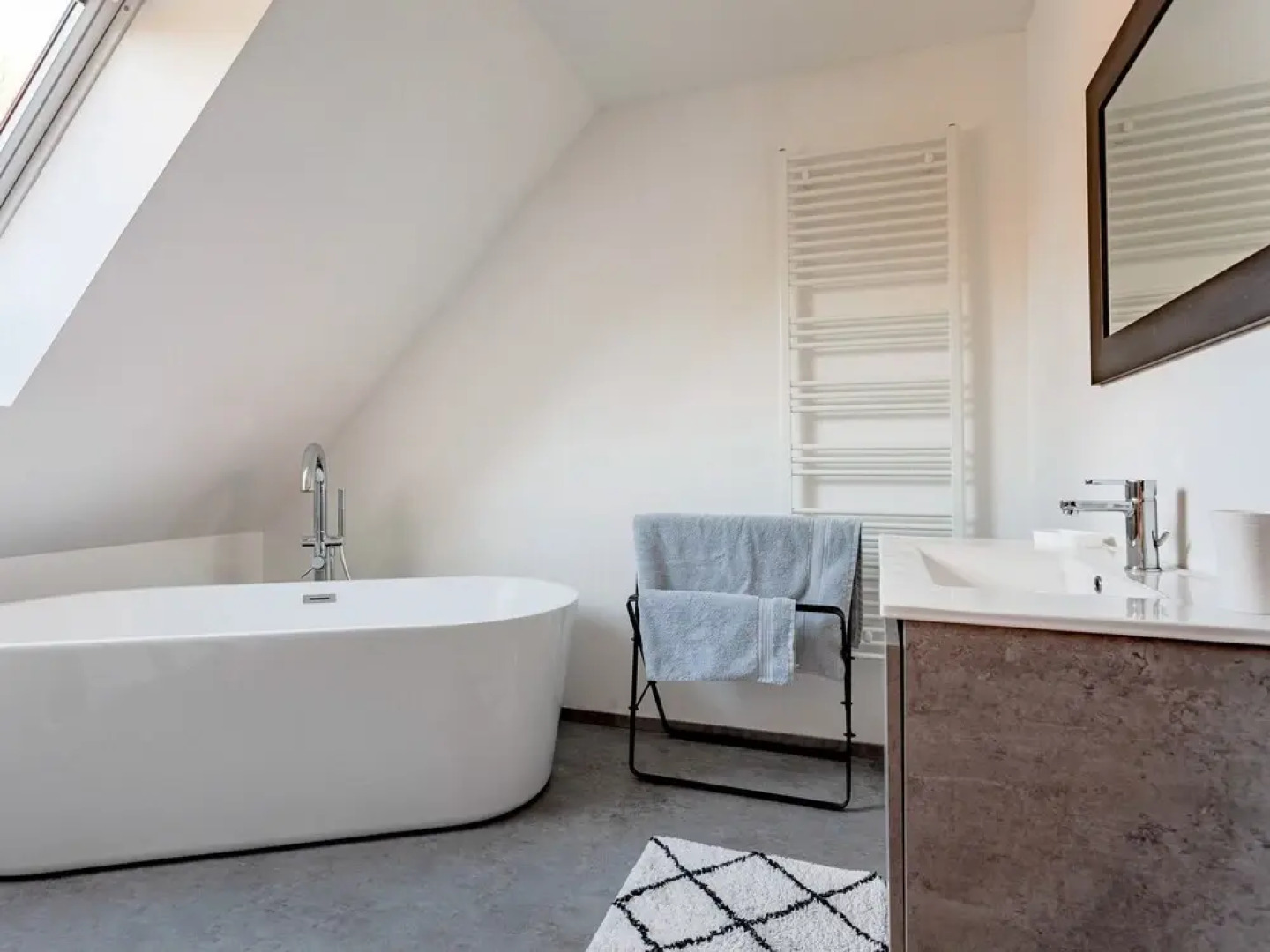 Vintage Holiday Home in Escalles with Garden