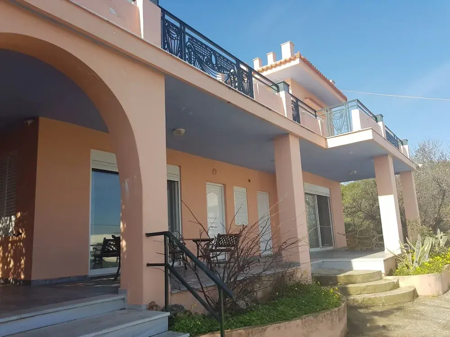 Spacious house with seaview