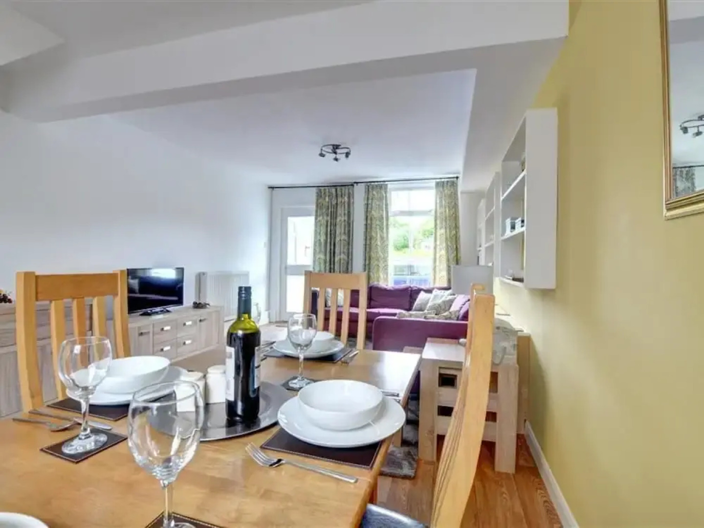 Spacious Holiday Home With Lovely Garden, Ideal Location in South Wales