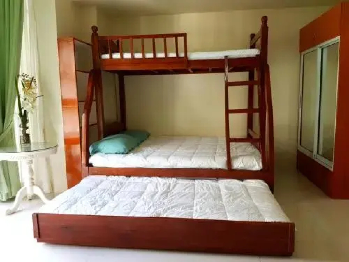 Myna Lagoon Pico de Loro