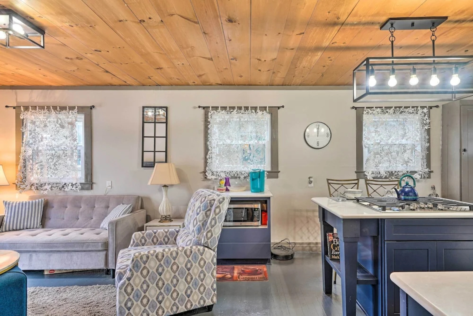 Bemus Point Vintage Suite w/ Soaking Tub & Kitchen