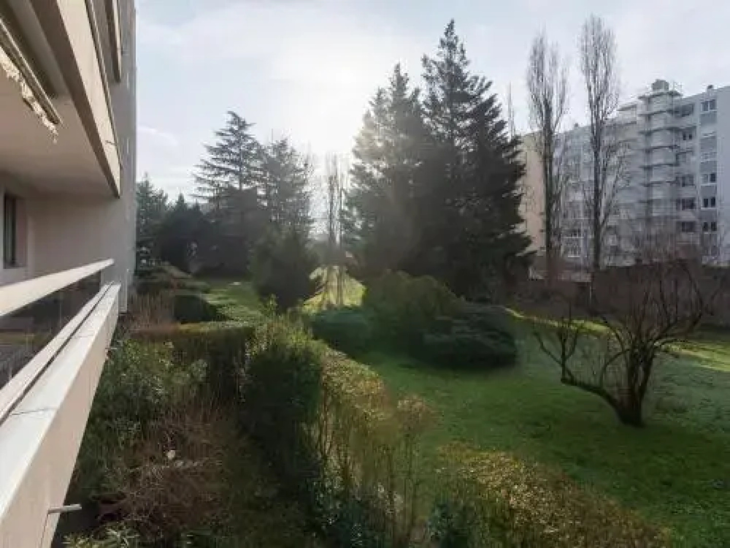 Entre Saã”Ne Et Rhã”Ne Lyon Croix-Rousse, 2 Parkings