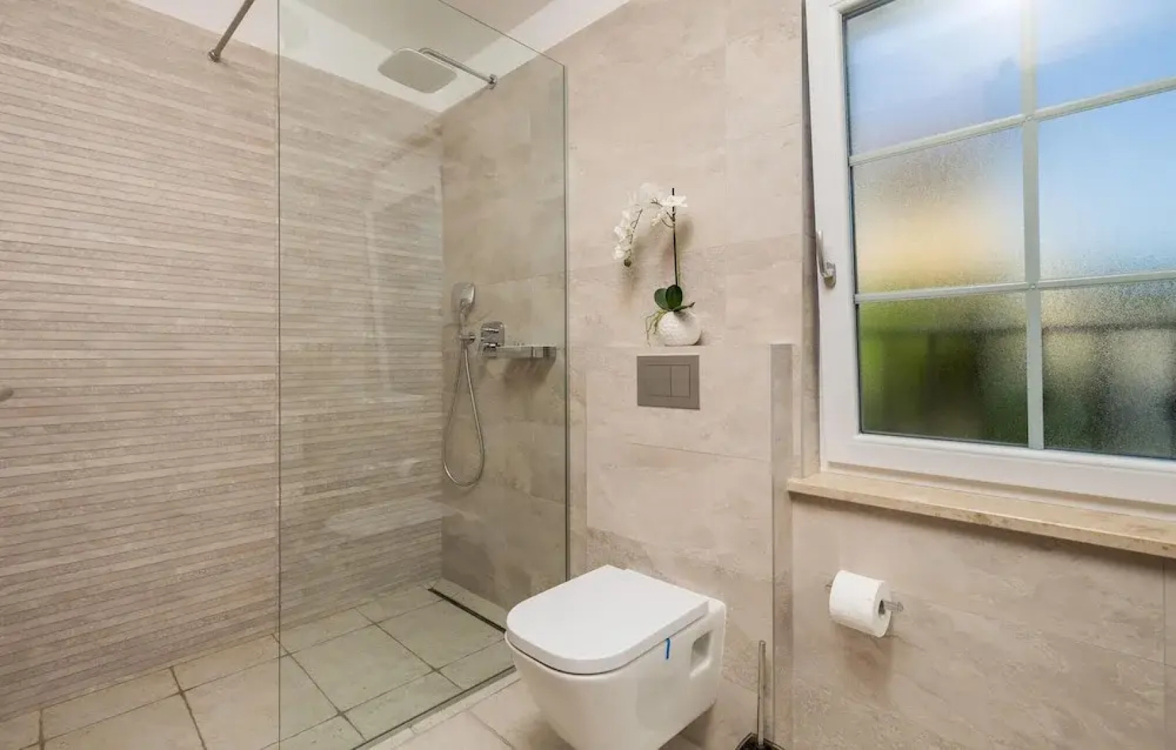 Beautiful Home in Kornic With Wifi, Outdoor Swimming Pool and 3 Bedrooms