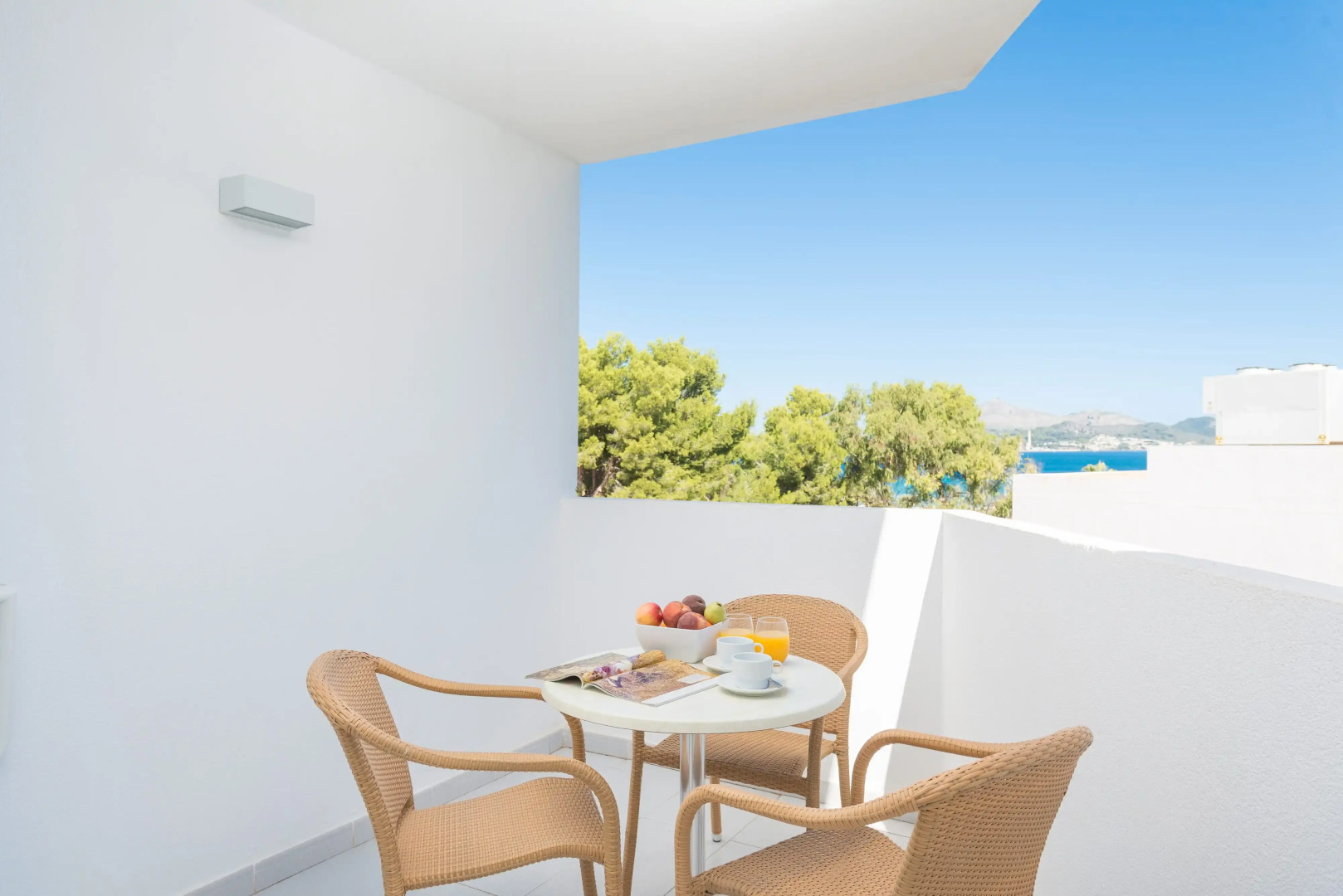 Loft studio with shared pool, near the beach