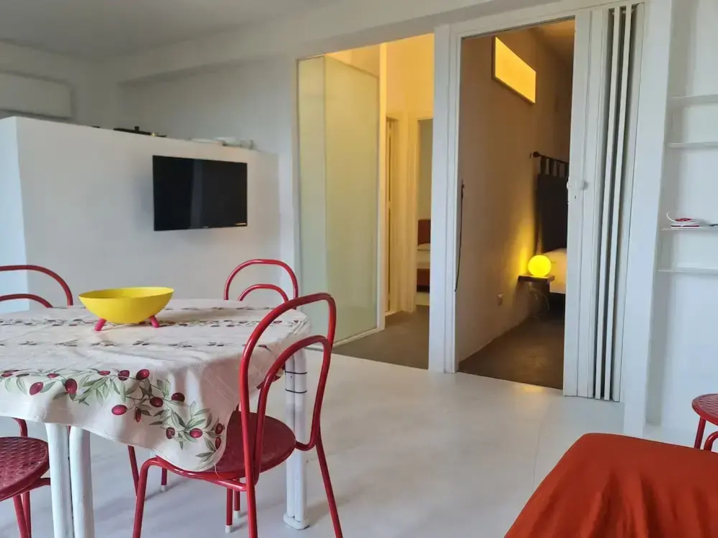 Burdi House Apartment Surrounded by Greenery and Tranquility Near the sea