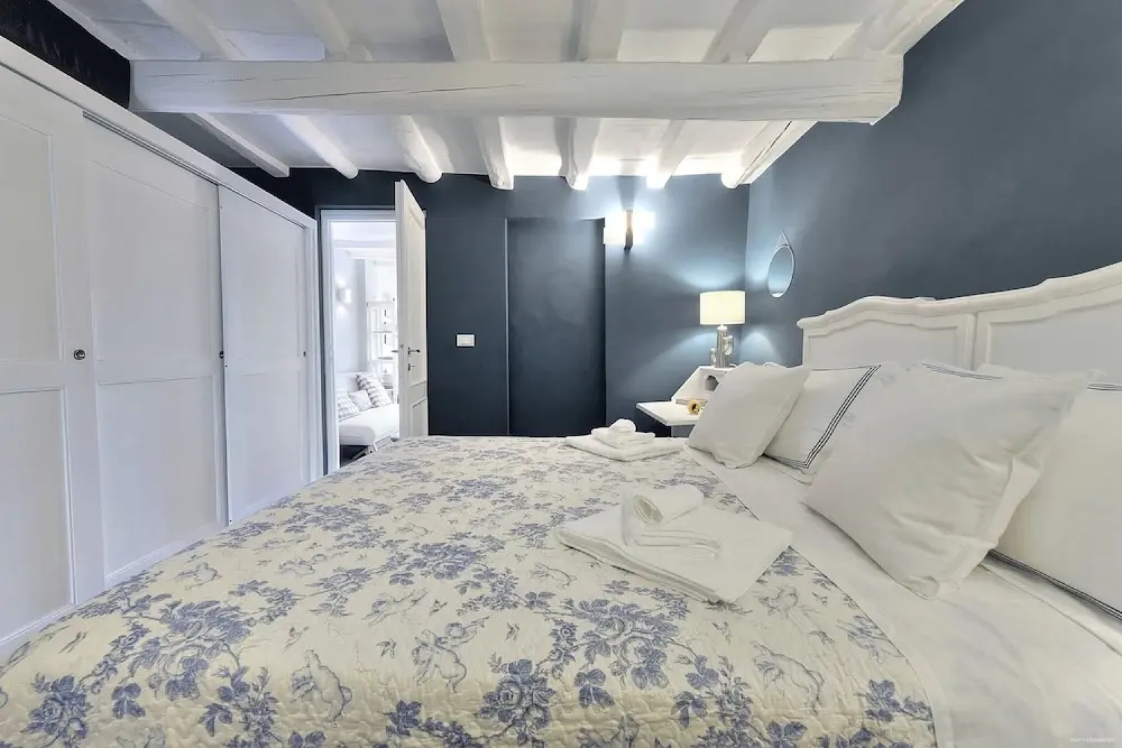 Santo Spirito Romantic by Mmega