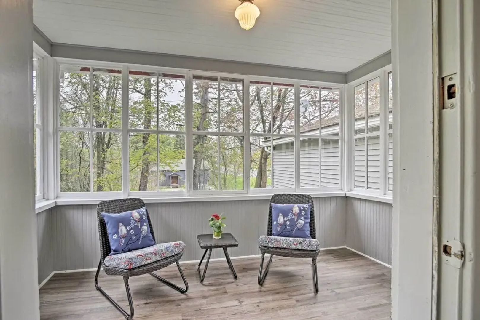 Beautiful Lenox Home, 3 Mi to Shakespeare & Co!
