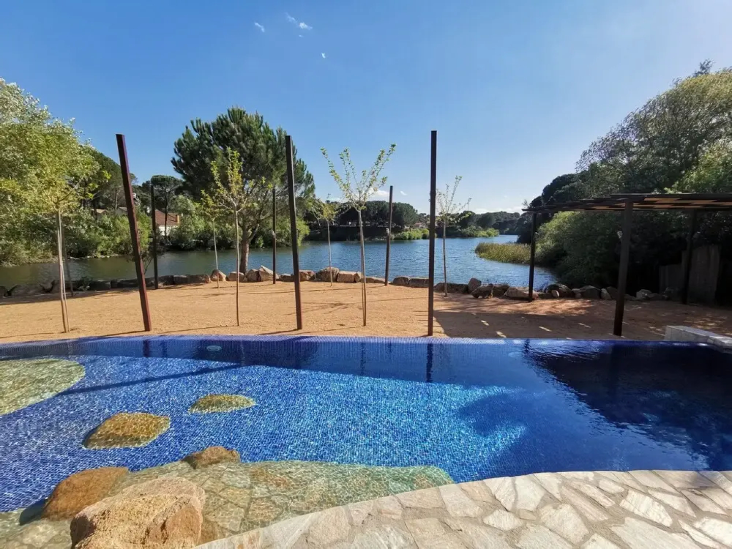 Casa Orilla el Lago by JITKey