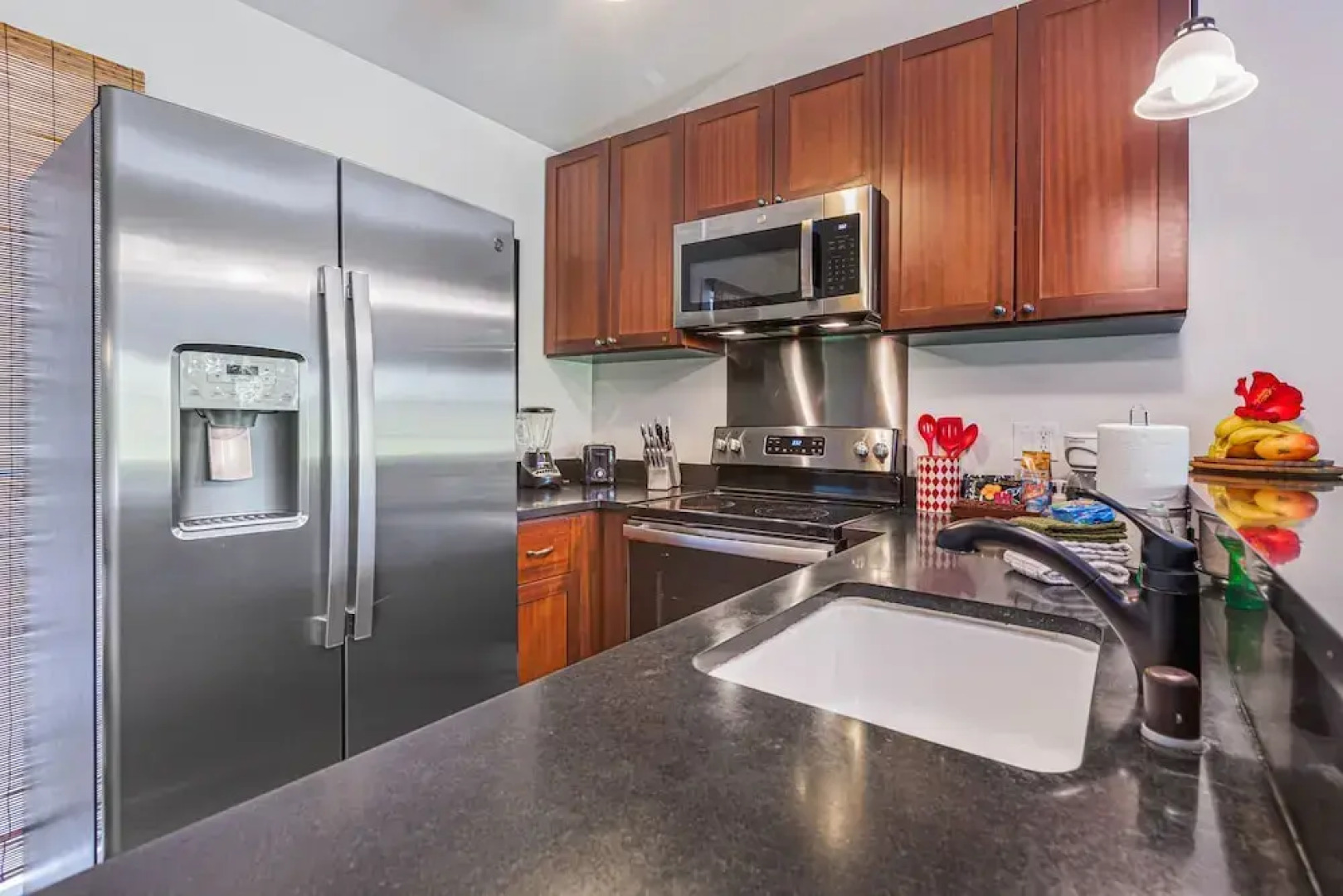 Aina Nalu 2bd/2ba 2 Bedroom Condo by Redawning