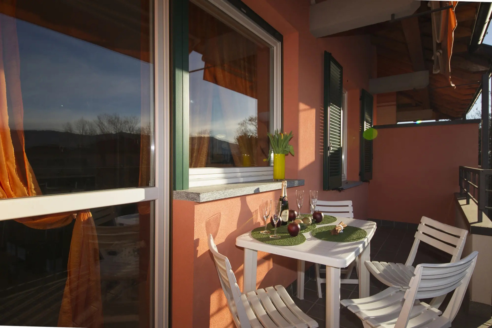 Casa Fiorita Pool and Lake