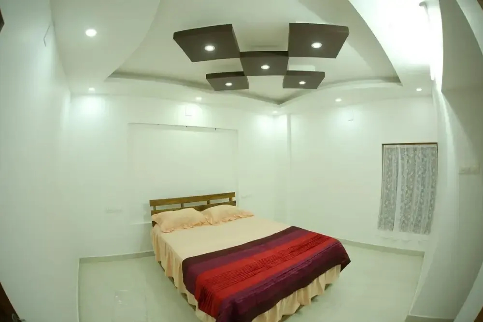 4 Bed Flat - Sleeps 8 - Pets - Smoking - Parking