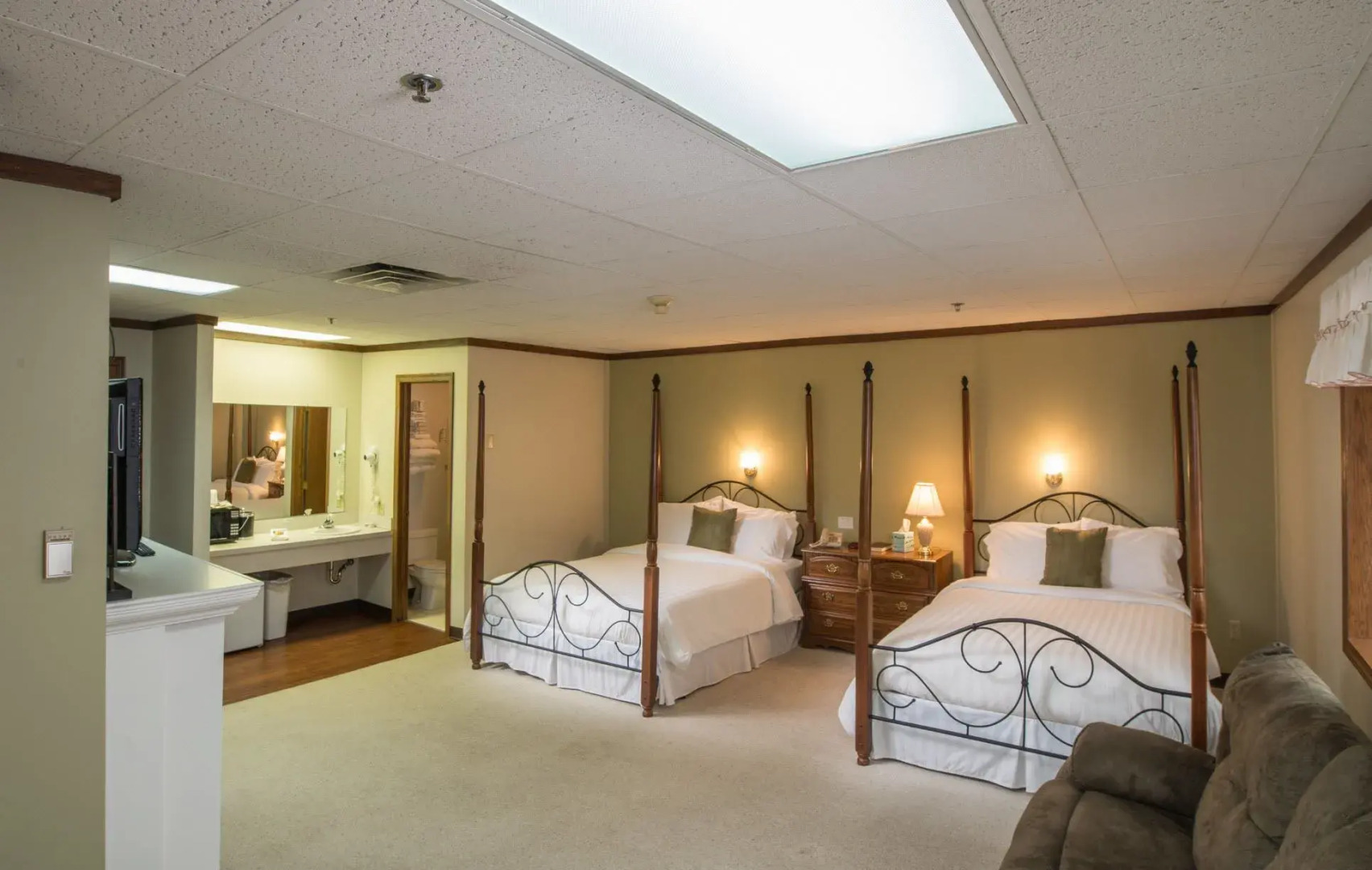 Sugarcreek Village Inn