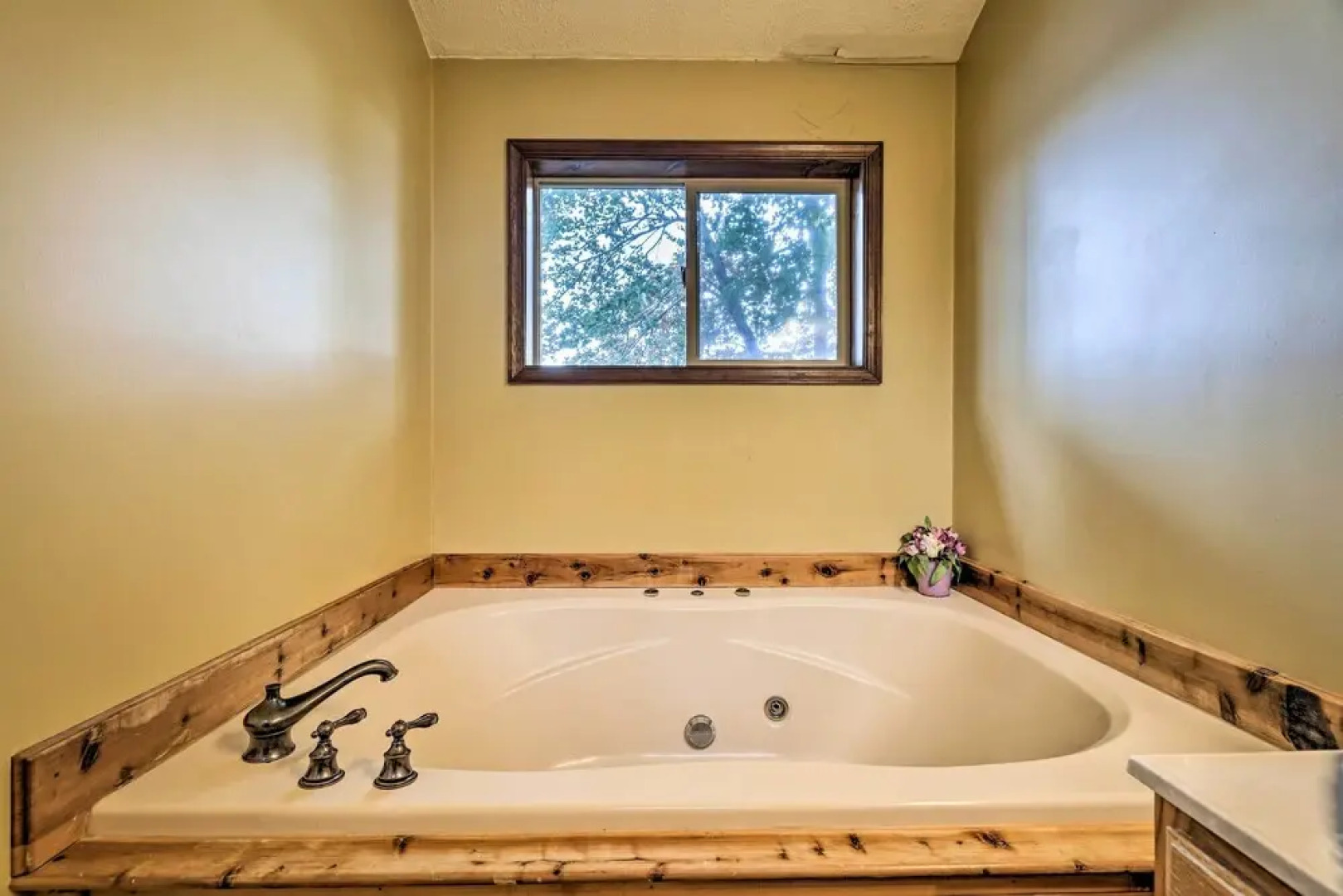 Game Room & Kayaks: Lakefront Poconos Home!