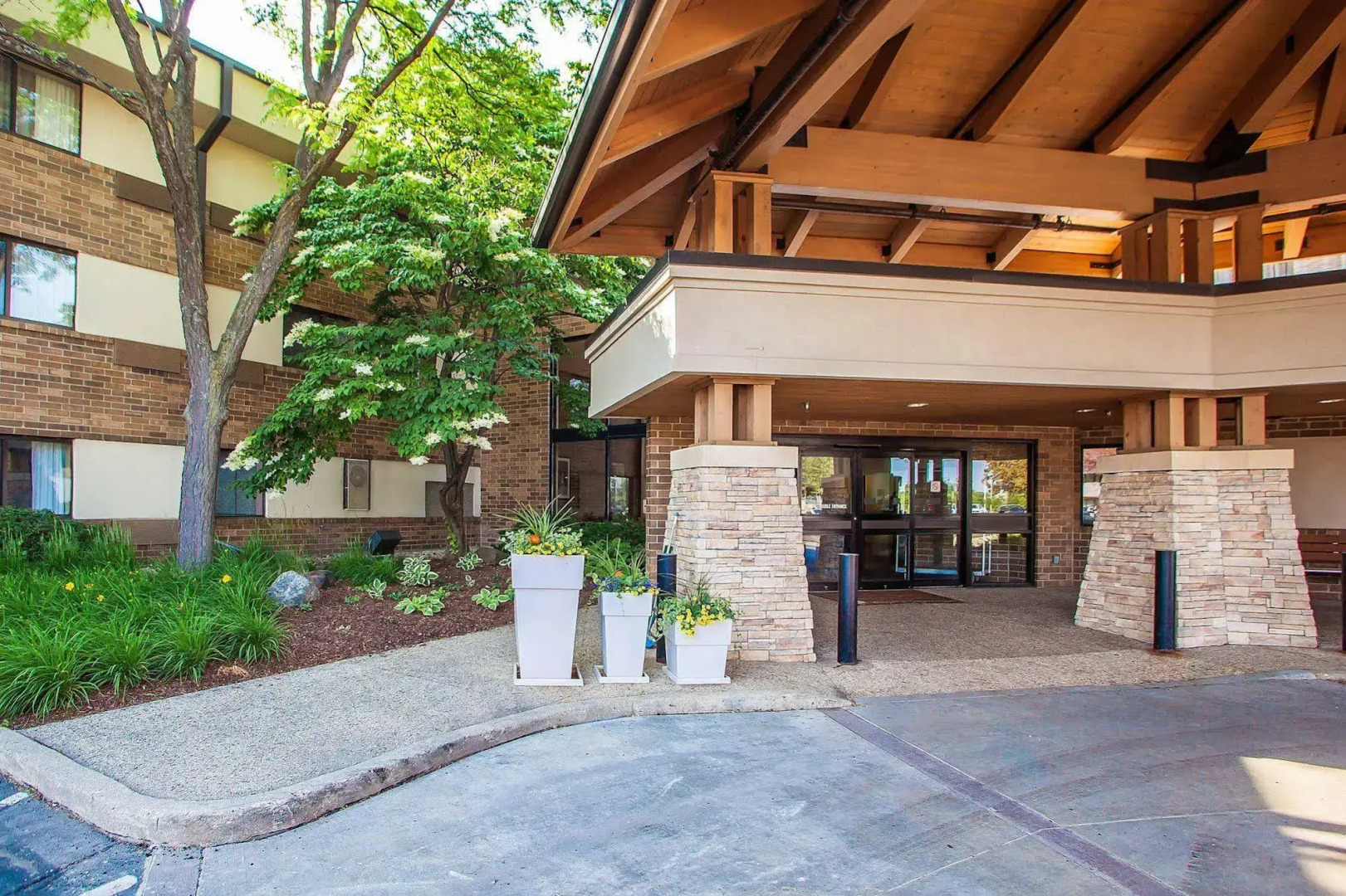 Suburban Studios Arlington Heights – Elk Grove