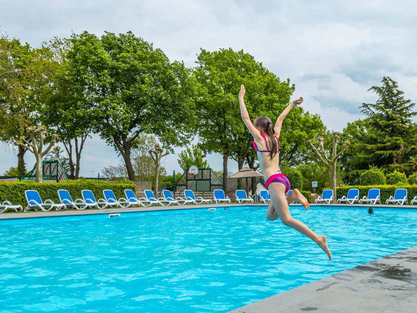 Comfortable air-conditioned chalet in a holiday park on the Gulperberg