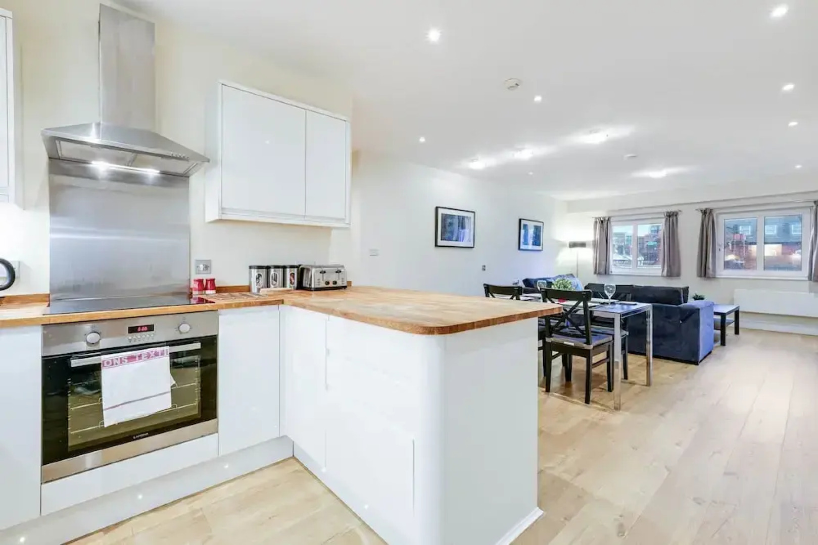 Luxury 3 Bedroom Apartment with Parking