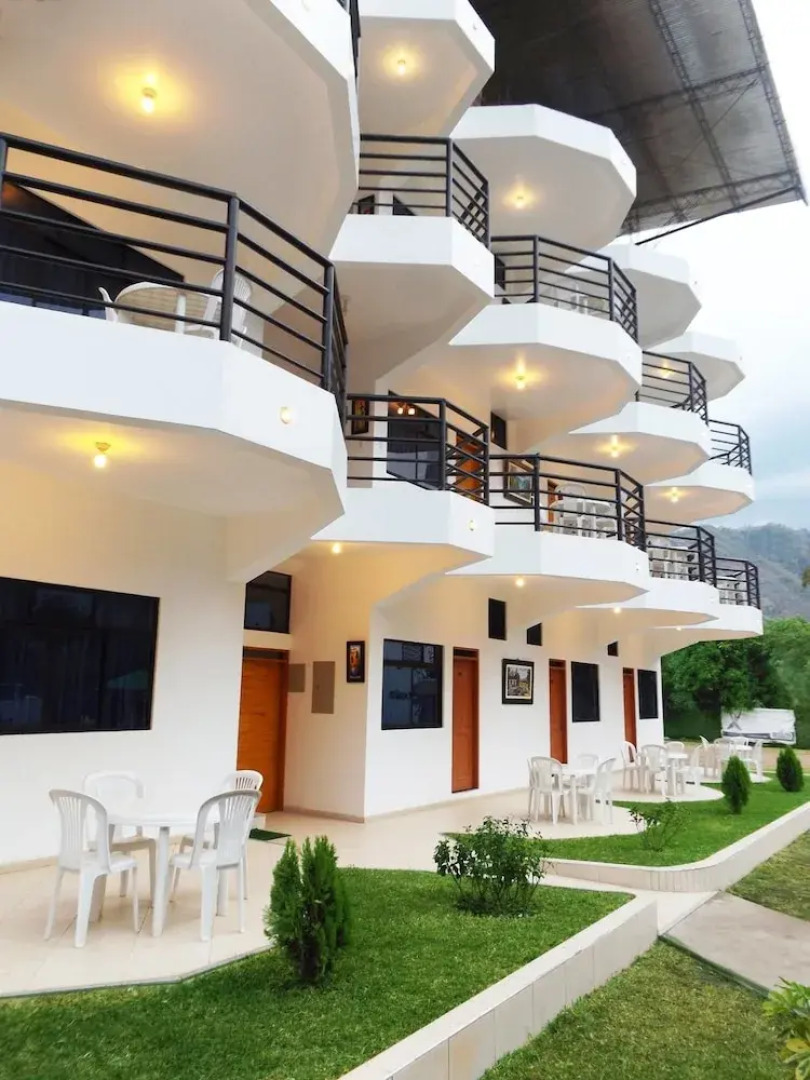 El Tirol Hotel y Piscinas