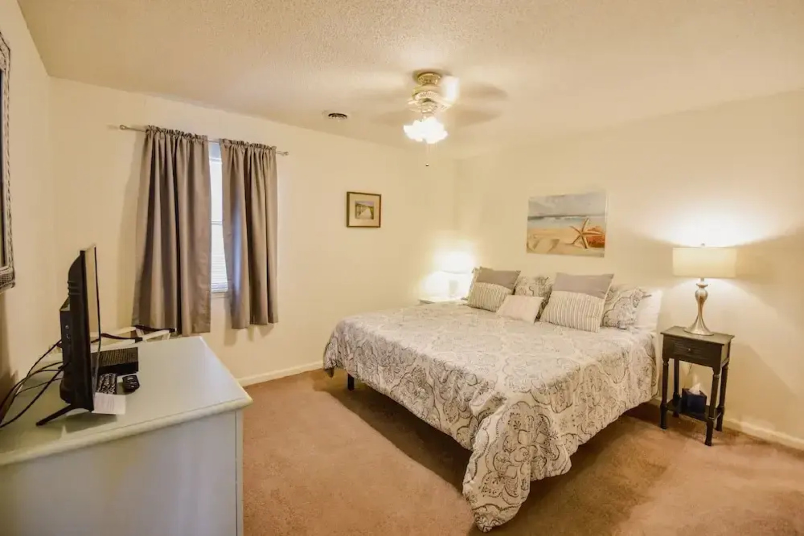 Hermitage 1g 2 Bedroom Condo by RedAwning