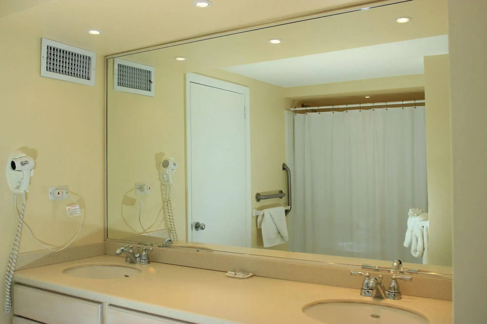 Paradise Island Beach Club by RedAwning