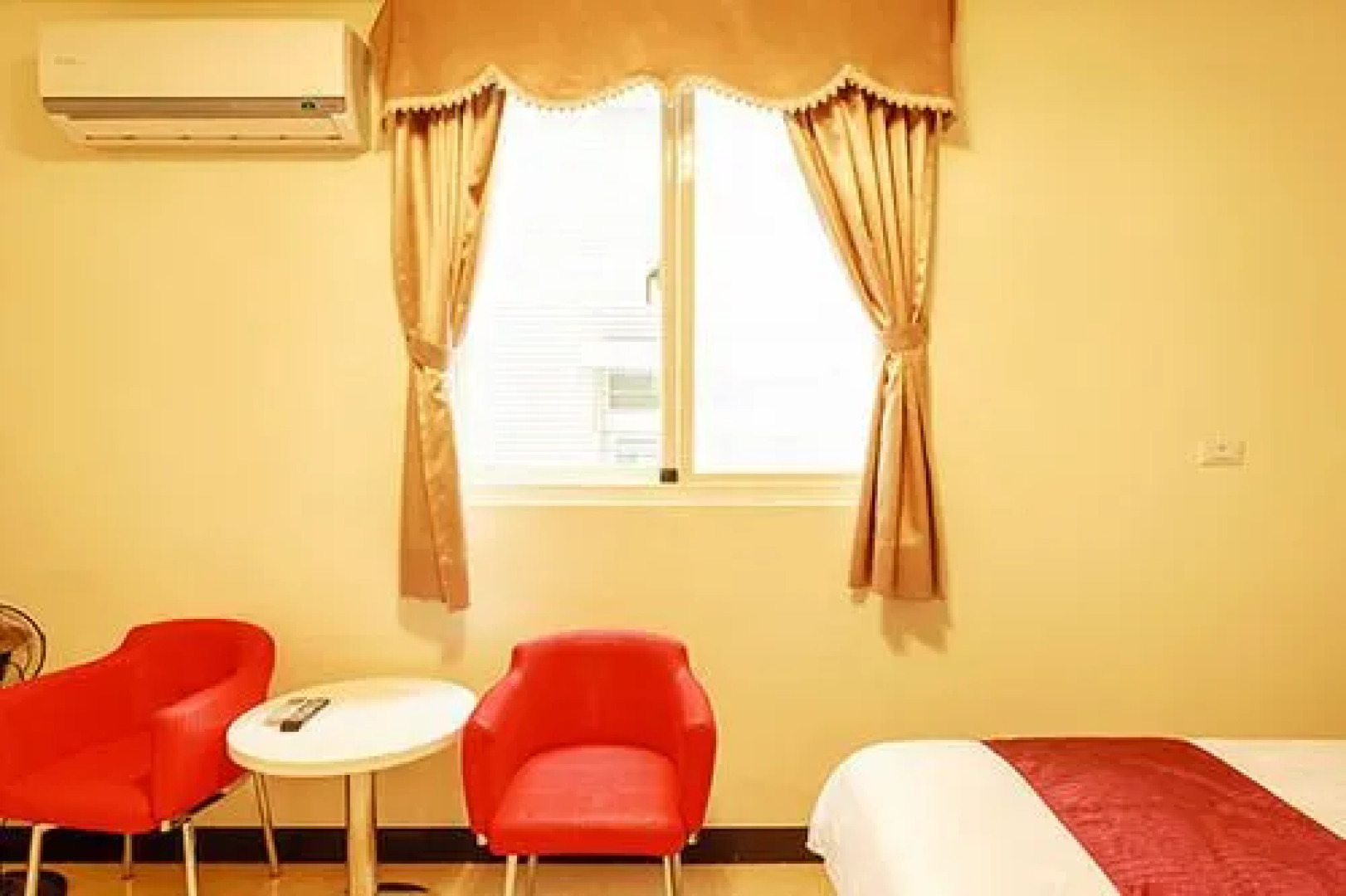 Autumn casual about Earl Seasons Bed and Breakfast