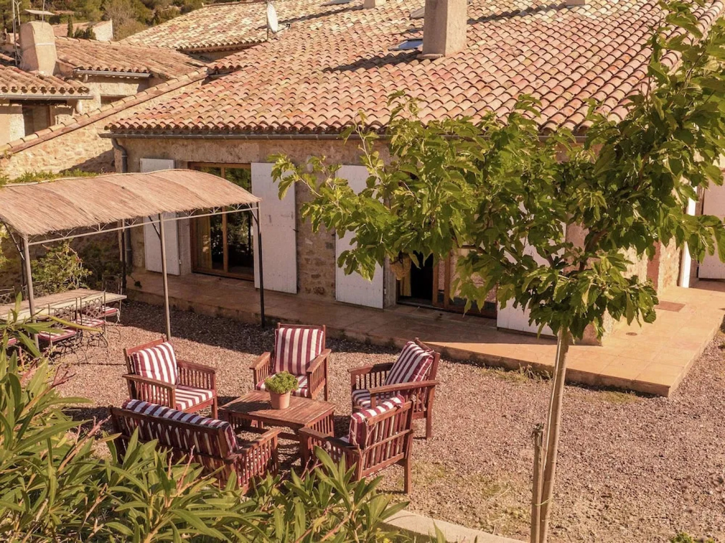 Stylish Villa in Fraissé-des-corbières With Swimming Pool