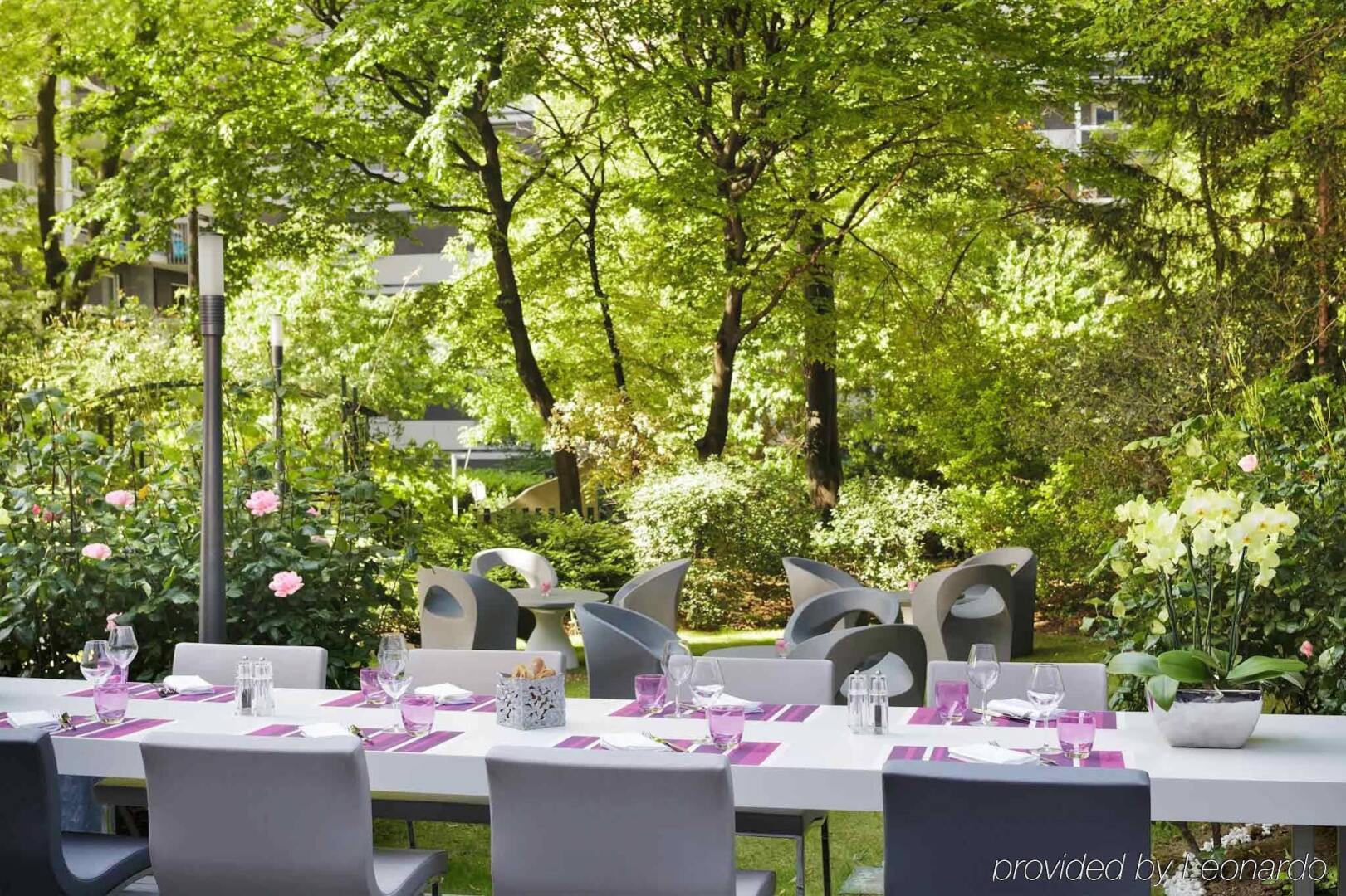 Отель Mercure Paris Centre Tour Eiffel 