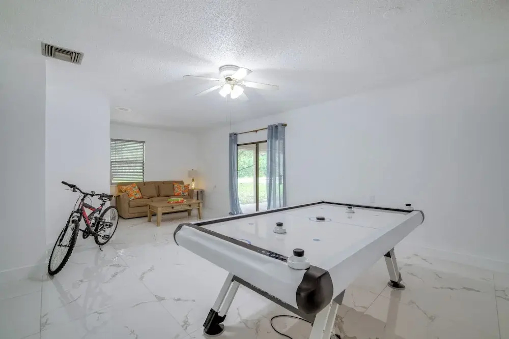 Swim, Hike & Kayak: Crystal River Retreat w/ Yard!