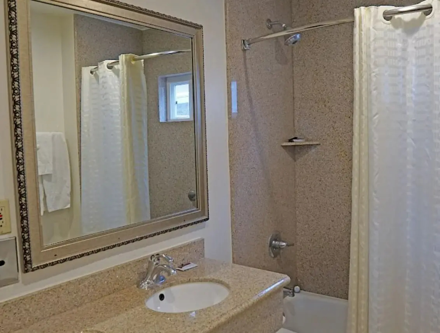 Redondo Inn and Suites