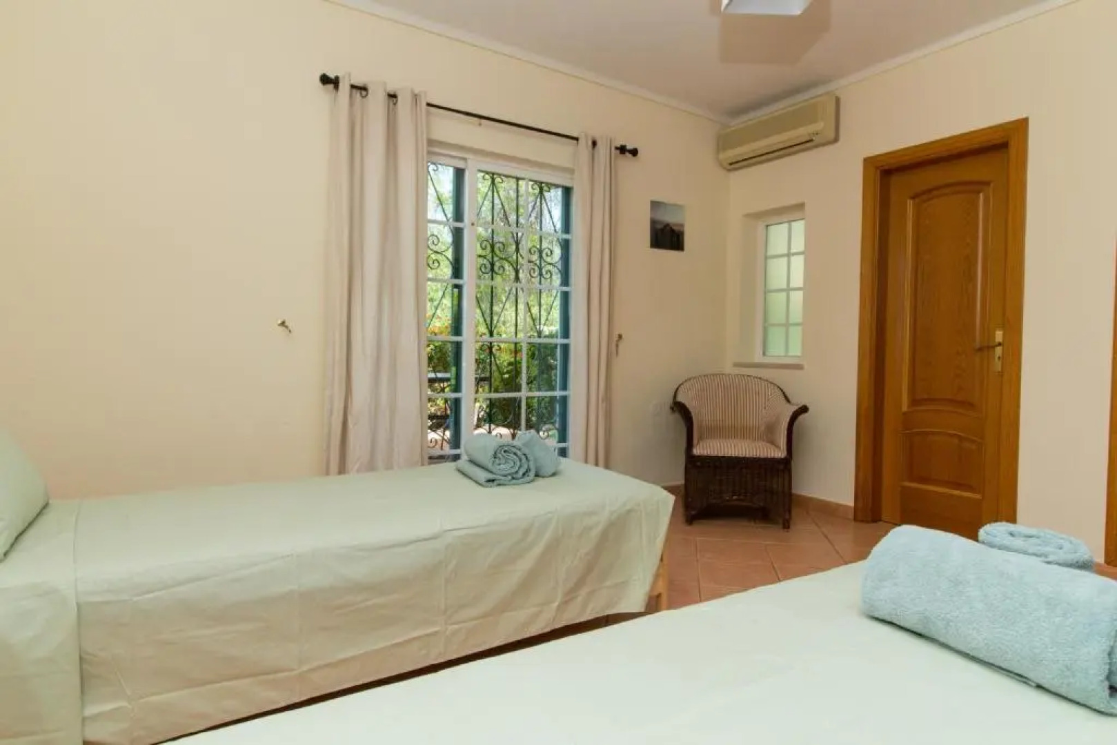 Villa Bliss 450 m2 Luxury Oasis with Saltwater Pool