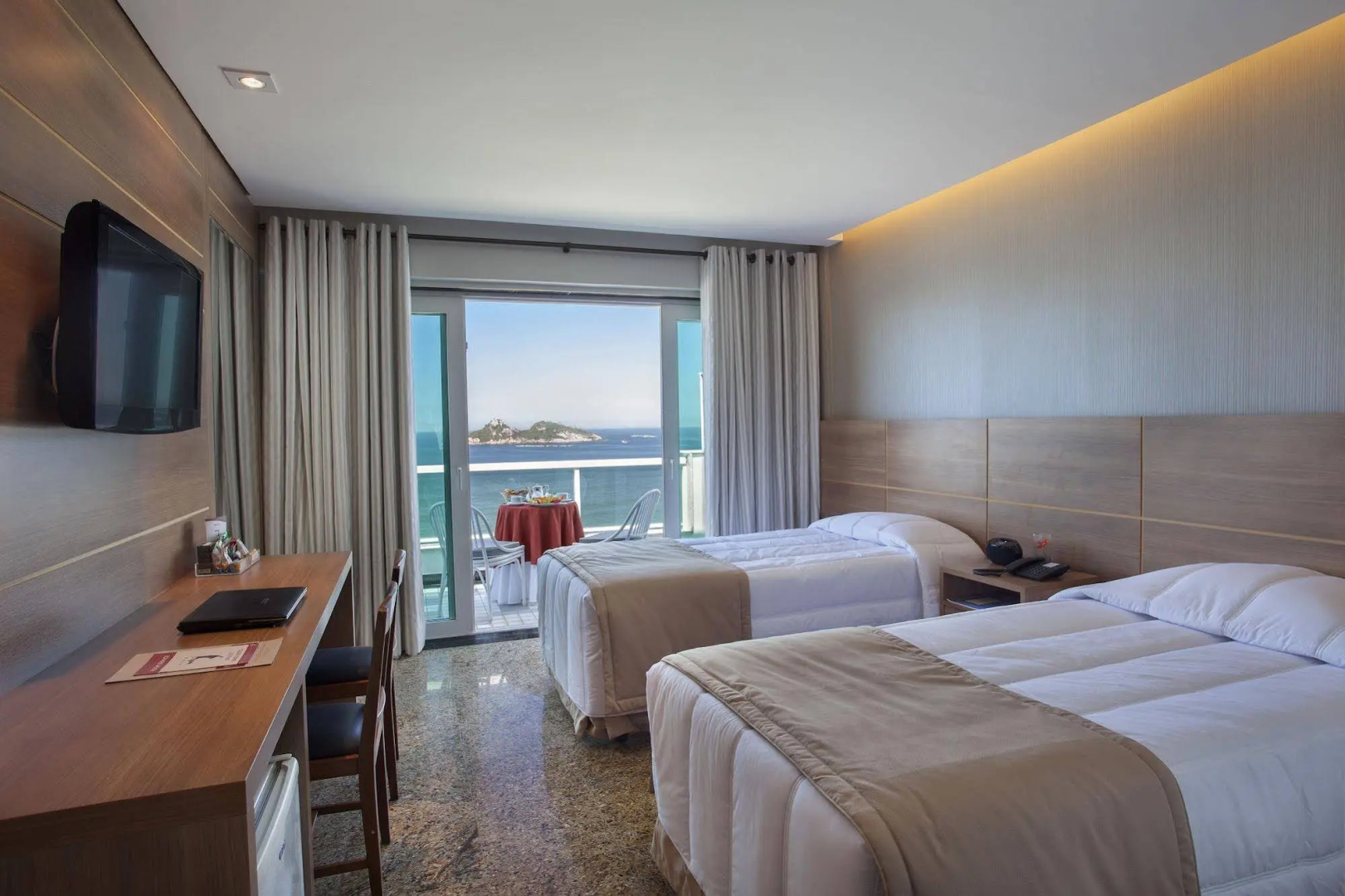 Royalty Barra Hotel