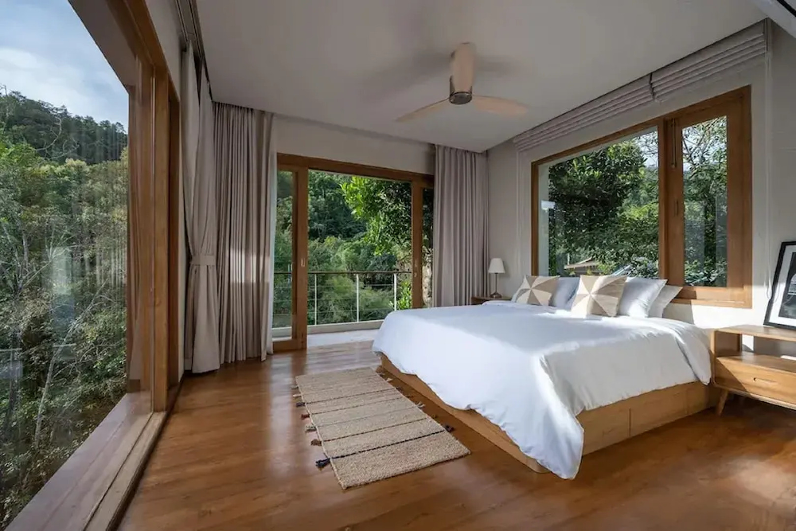 Taryn Tara Cafe And Stay