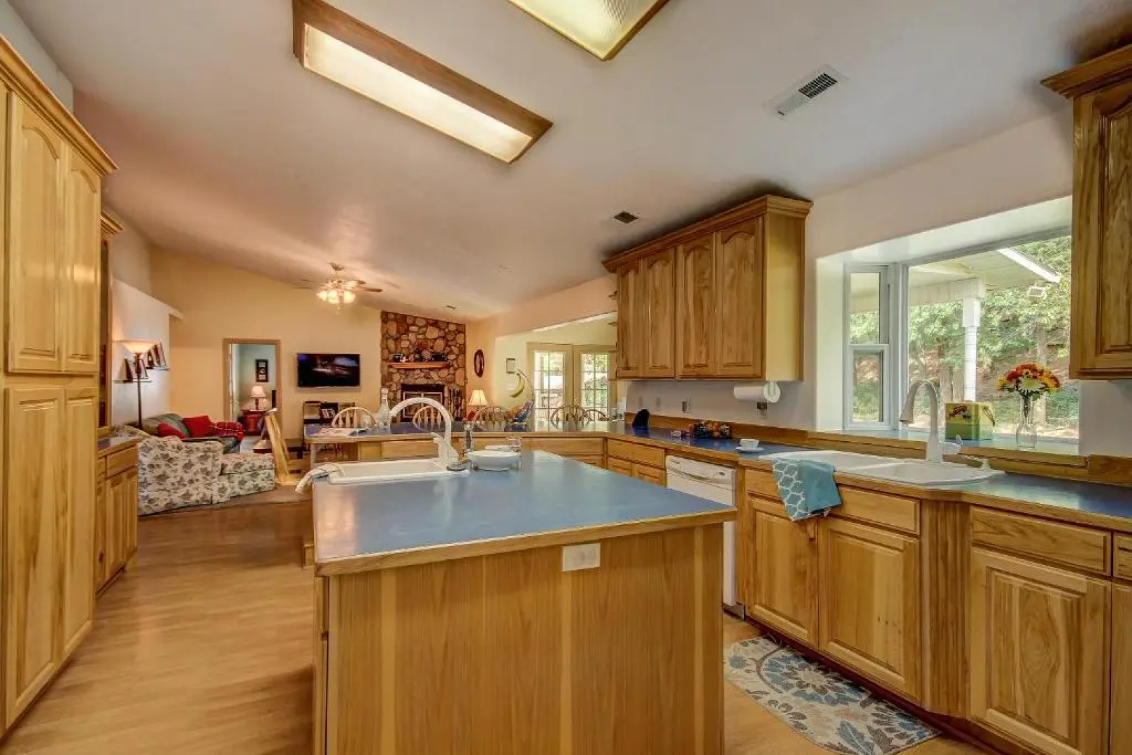 Pecan Point by Kabino