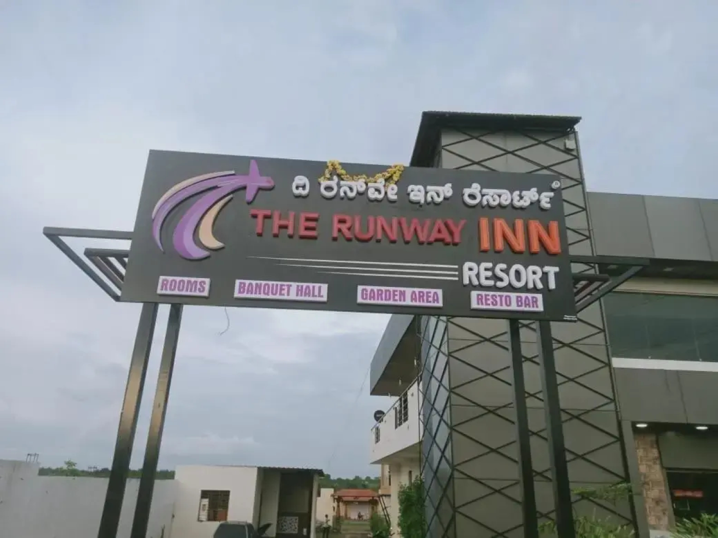 Super OYO Flagship 93452 The Runway Inn Resort