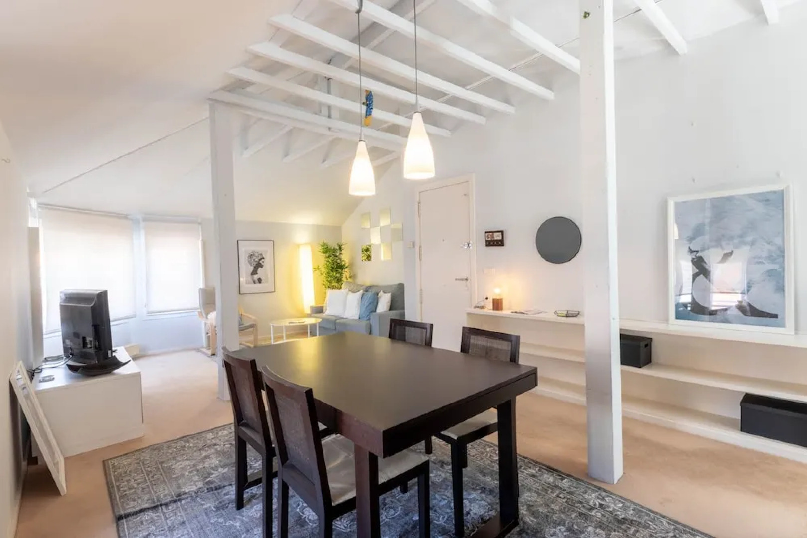 AREETA COZY apartment with parking by Aston Rentals