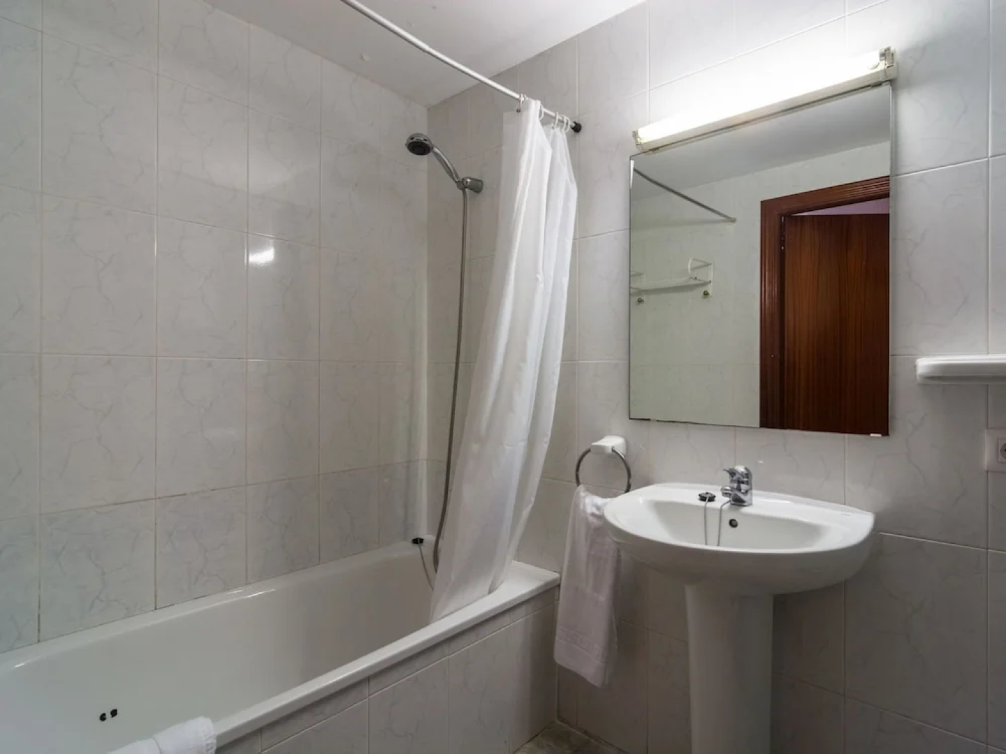Alluring Apartment in Empuriabrava With Swimming Pool