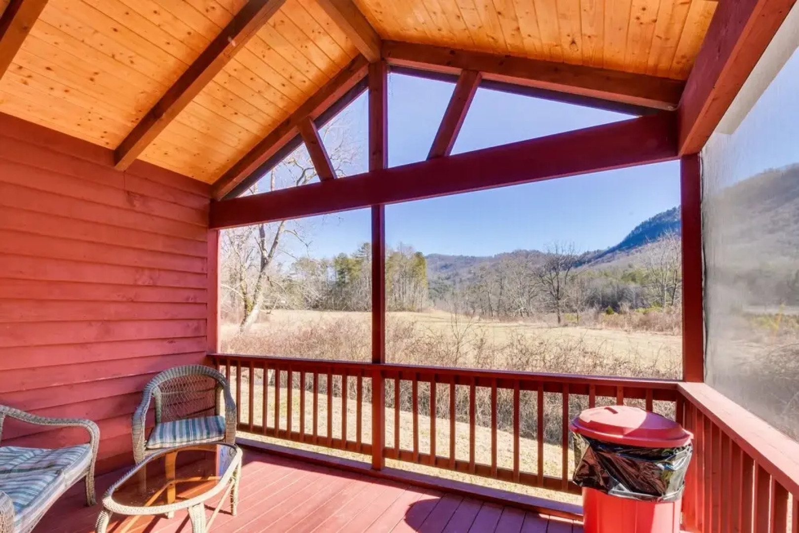 Cozy Dillard Cabin w/ Mountain Views & Pool Access