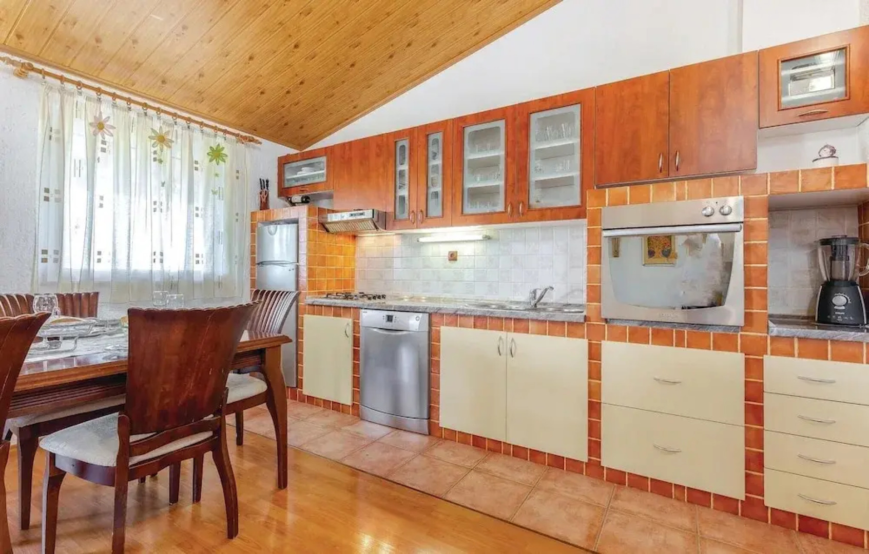 Beautiful Home in Donji Zagon With Wifi and 6 Bedrooms