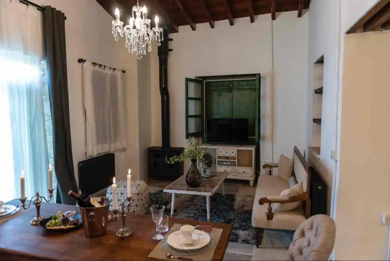 Oinou Strata - Adults Only