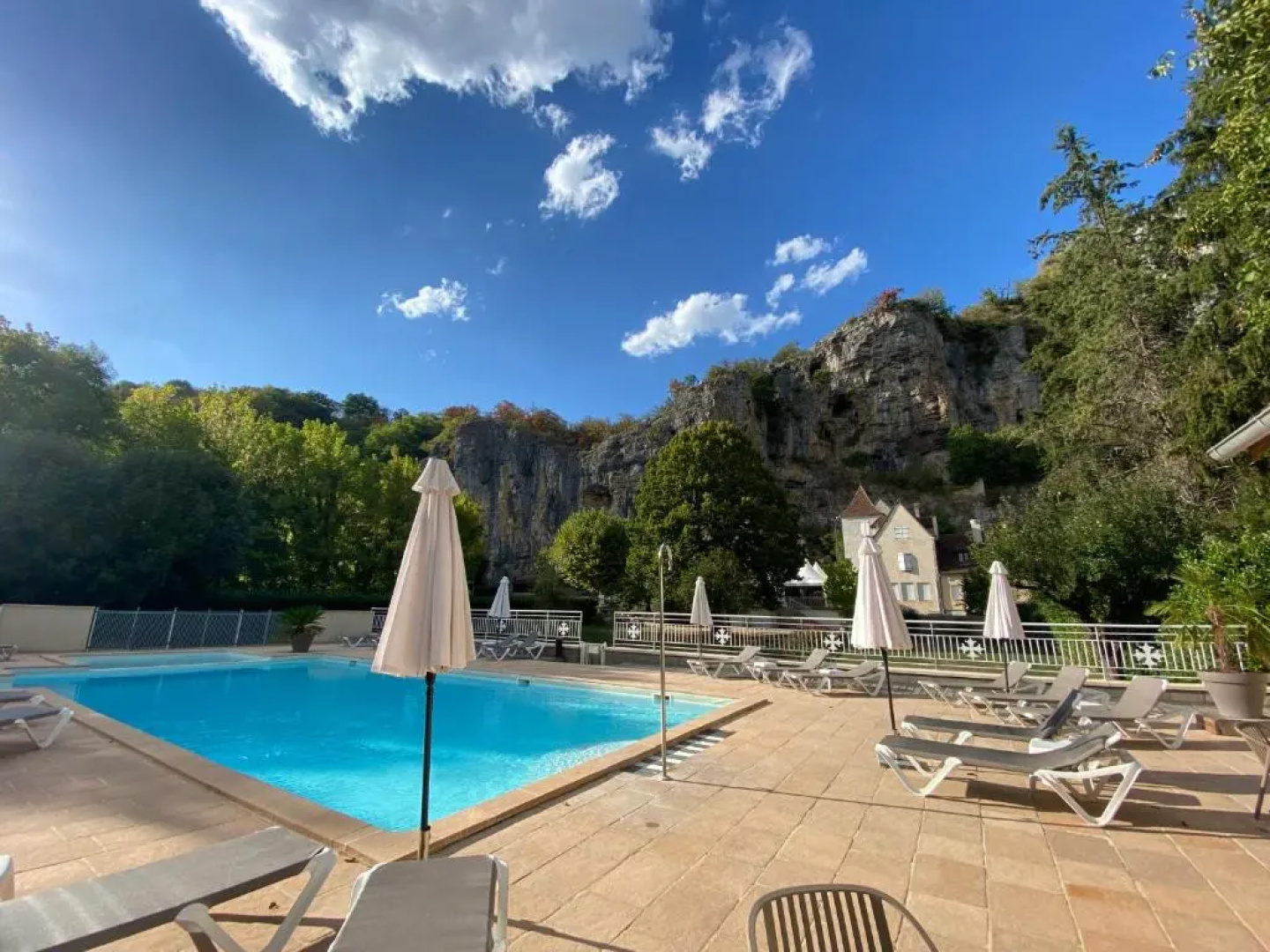 Logis Hôtel Domaine les Falaises