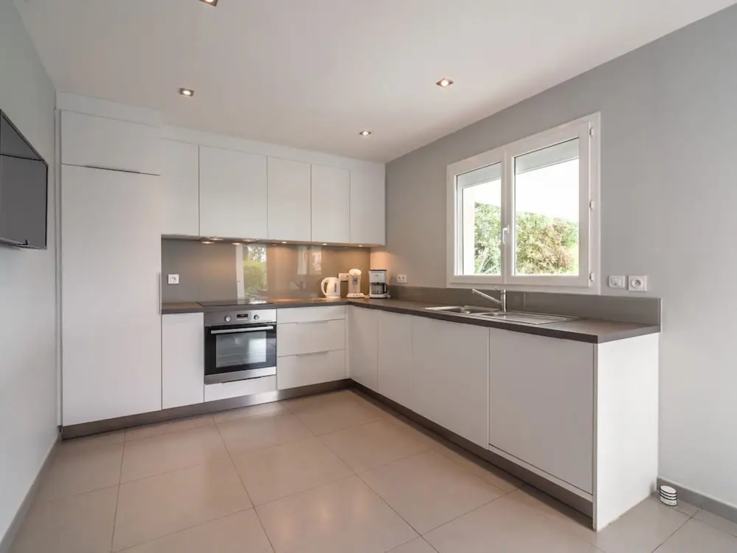 Luxurious Modern Villa With Heated Private Swimming Pool, jeu de Boules Court and Lots of Privacy