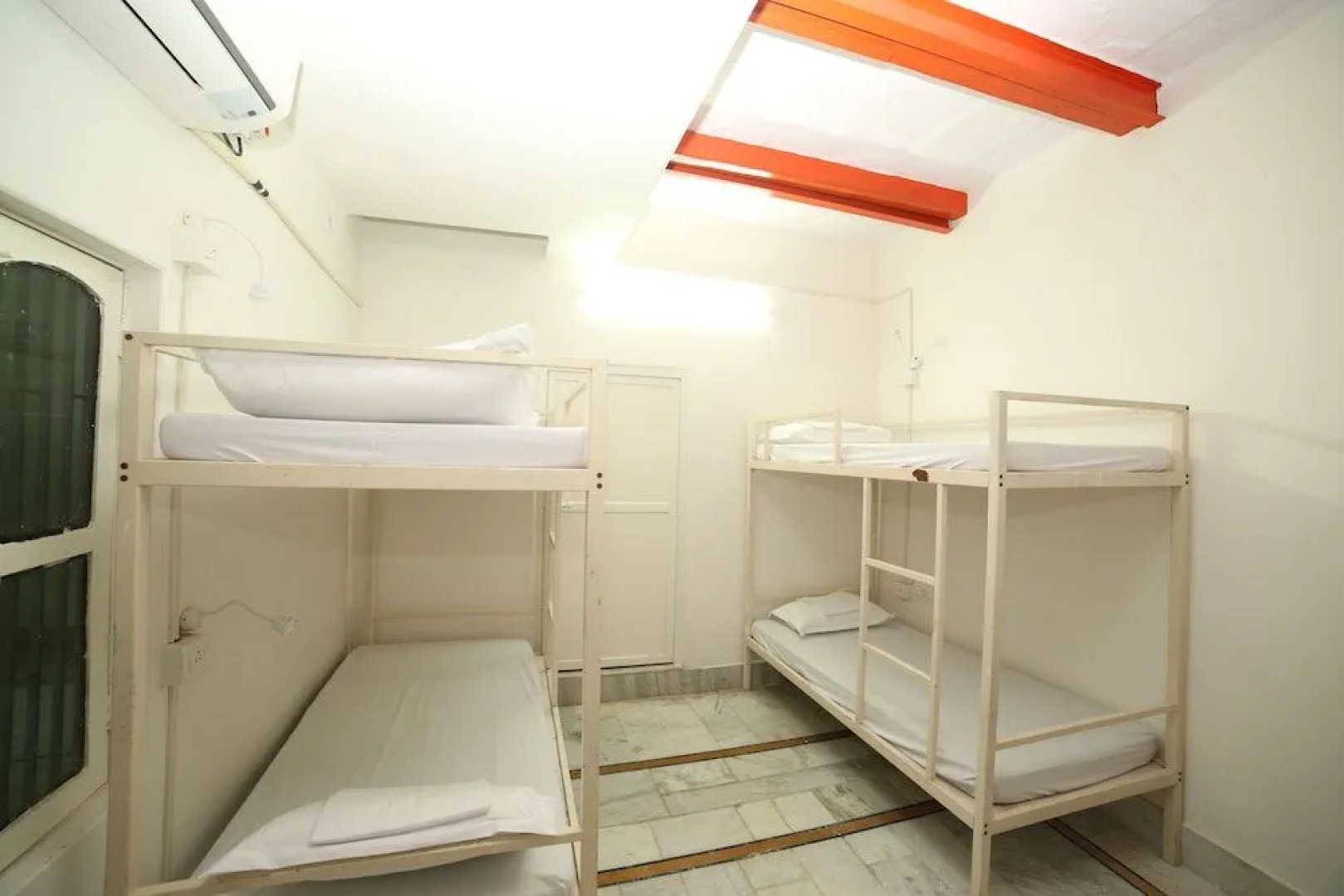 Roadhouse Hostel Varanasi