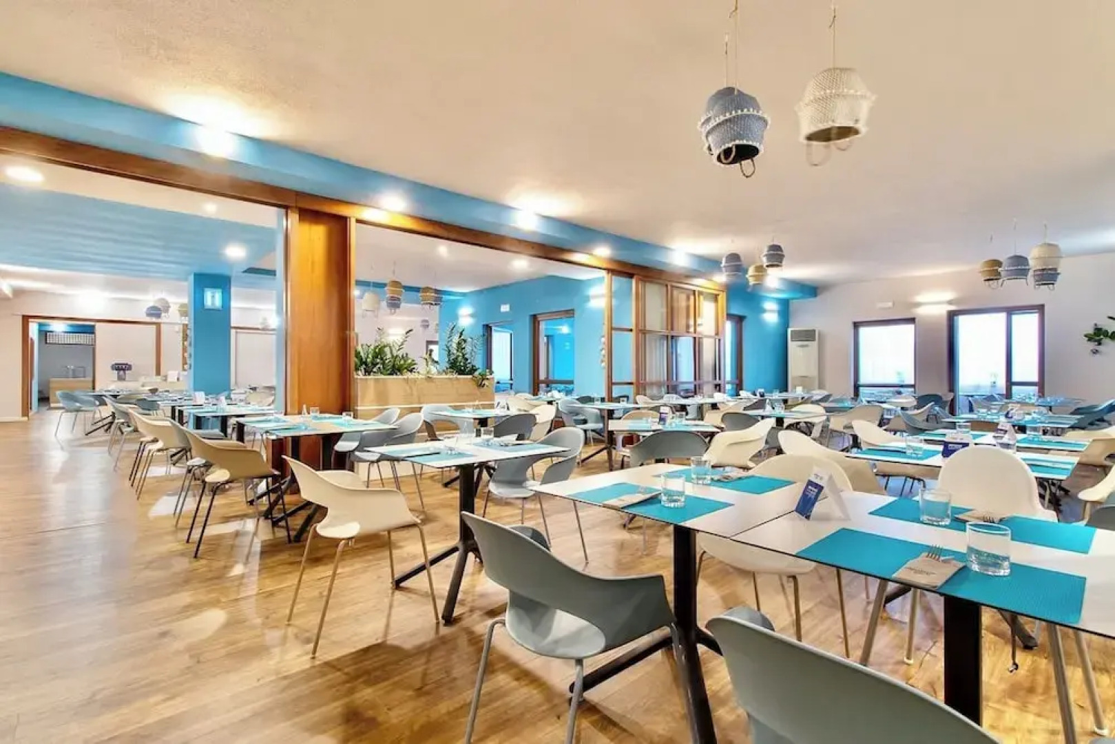 Hotel with swimming pool just 300 mt from the Baia delle Mimose-beach