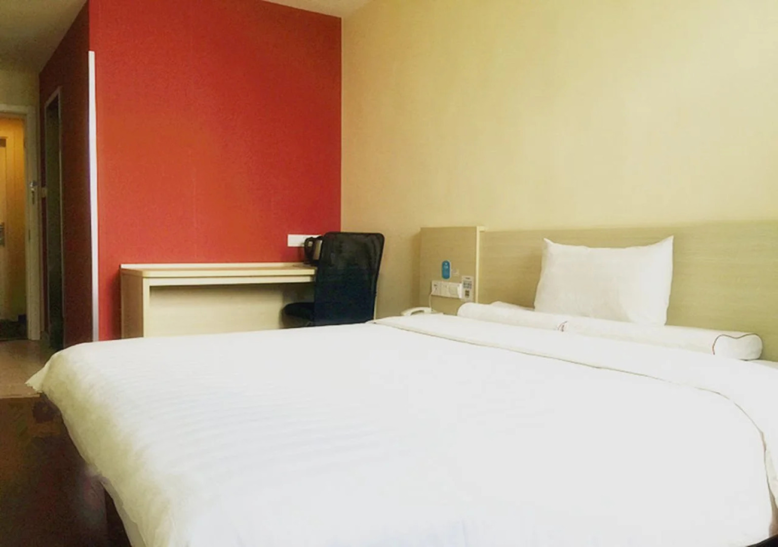 Hanting Hotel Yining Shanghai Town