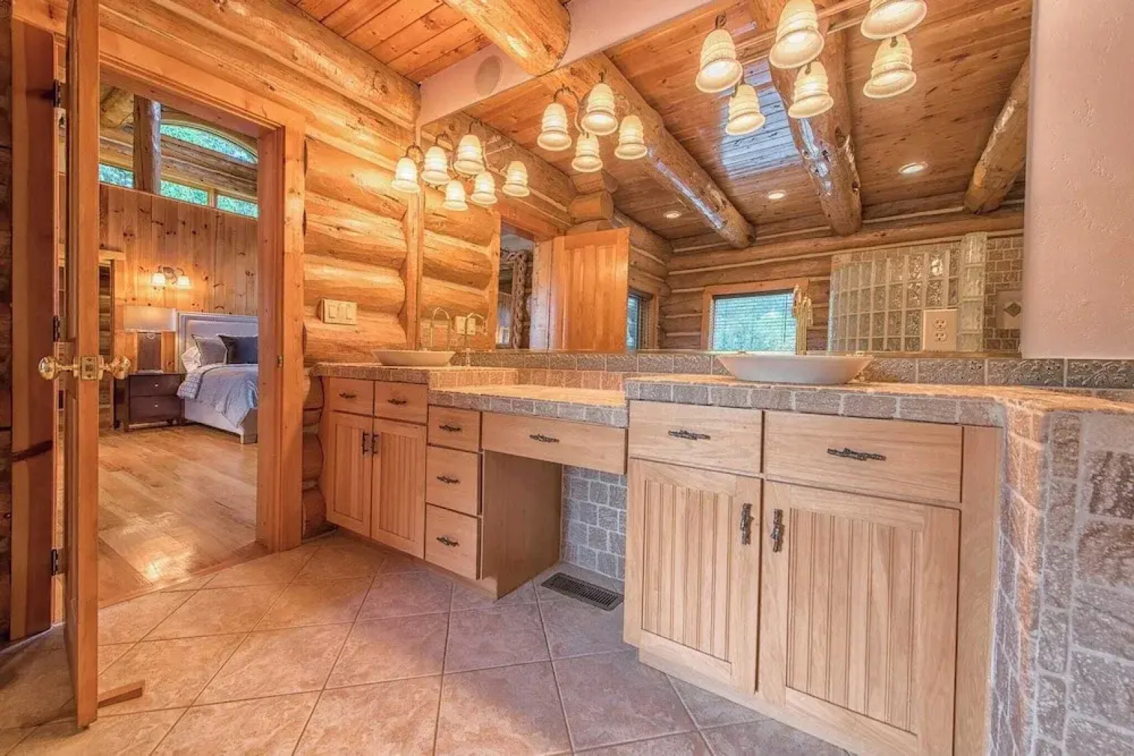 Azalea Retreat by Avantstay Sleeps 34 & Pool